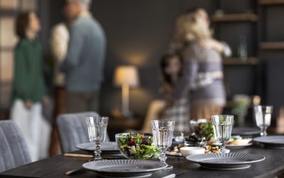 people-meeting-family-reunion
